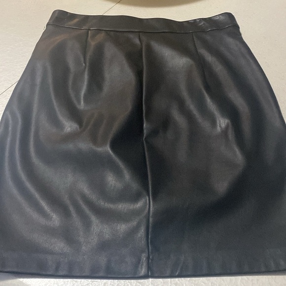 Dynamite mini wrapped faux leather skirt black Sz M - Picture 7 of 7